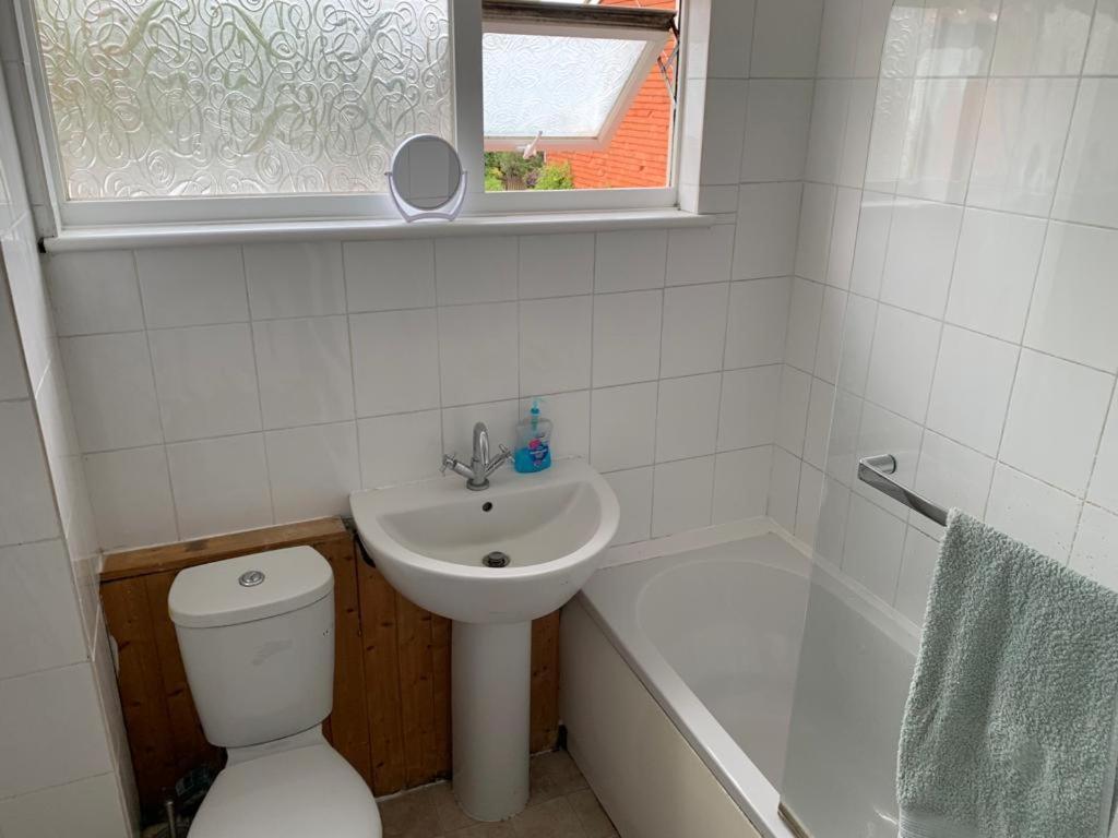 Eastbourne Late Check In Available Apartment Поулгейт Екстериор снимка